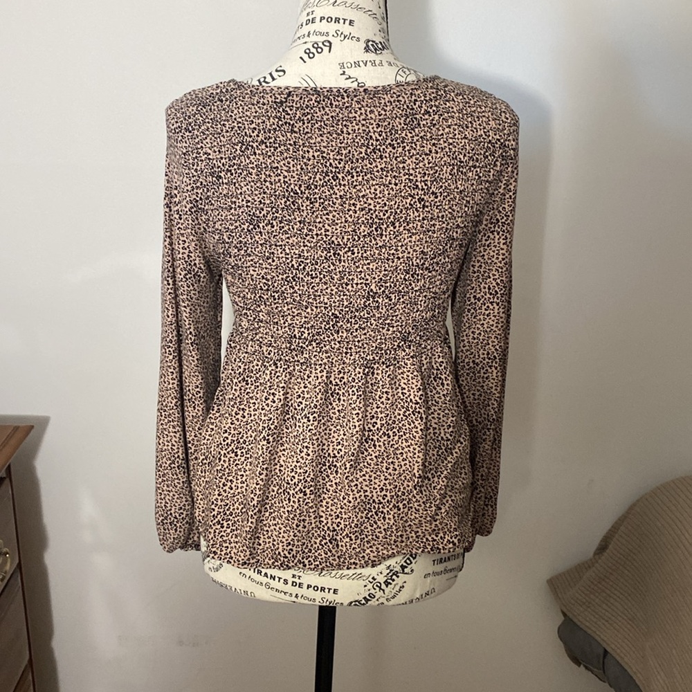 URBAN Romantics Long Sleeve Smocked Leopard Print Blouse - Picture 3 of 6
